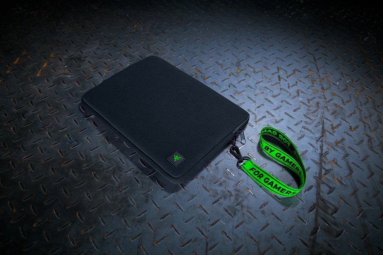 Razer Neoprene Sleeve V2 (13.3) - Metal Checker Floor