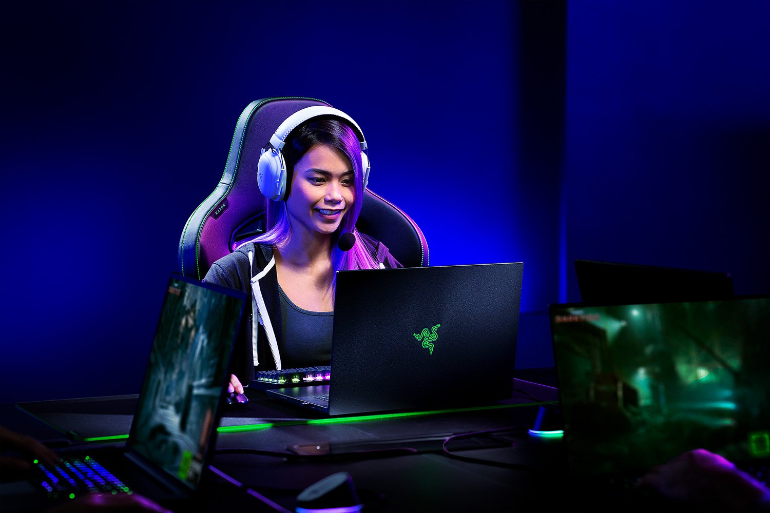 Buy Razer BlackShark V2 Pro - White | Gaming Headsets | Razer.com