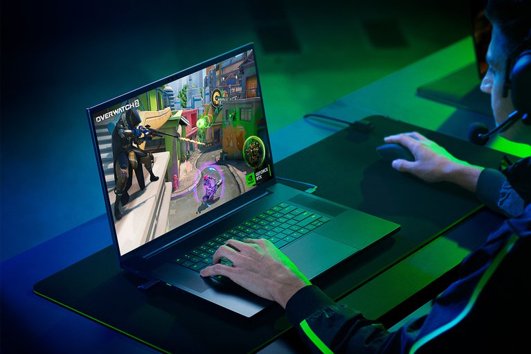 Razer Blade 18 - QHD+ 240 Hz - GeForce RTX 4060 - Black -view 1