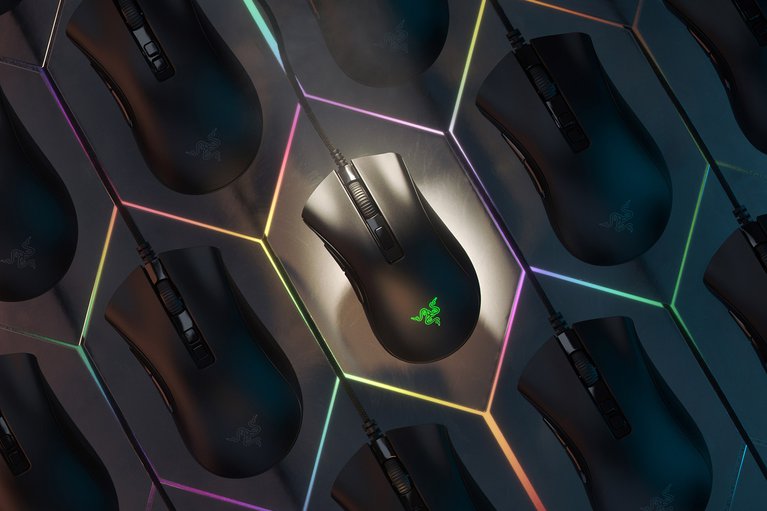 Razer DeathAdder V2 Mini Chosen One- Hex Plate Chroma Background