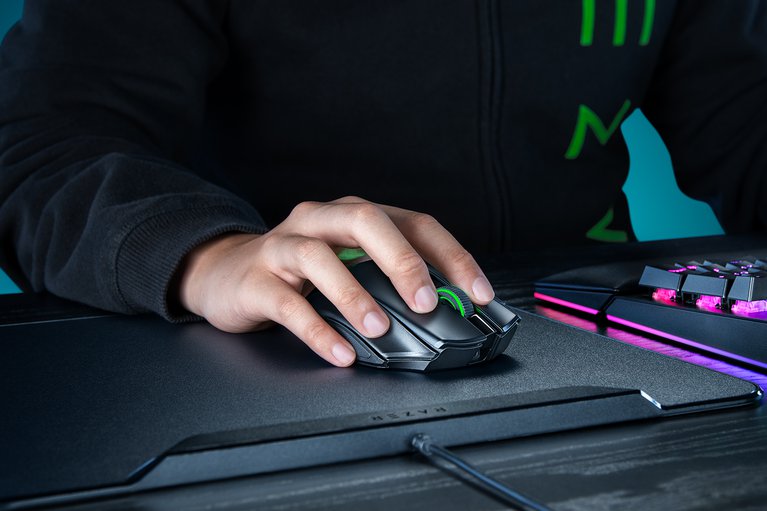 Razer Naga V3 Pro -view 1