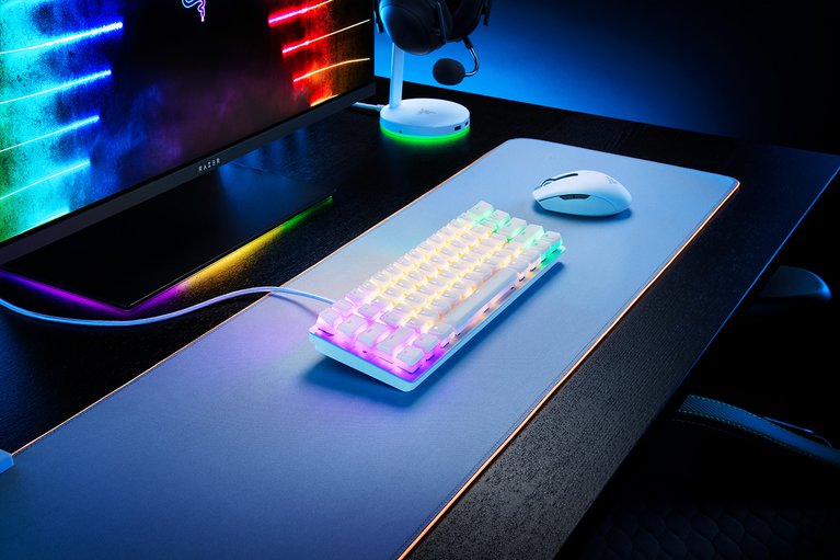 Razer Phantom Keycaps (White) on Razer Workstation with Chroma Enabled