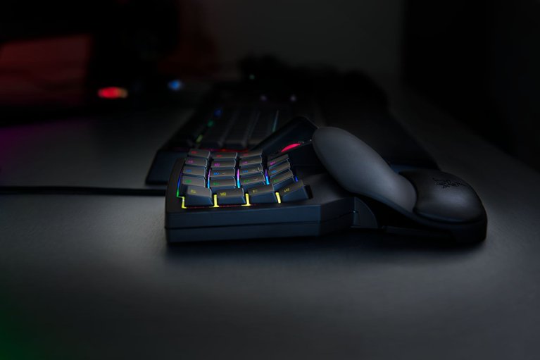 Razer Tartarus V2 on Stainless Steel Surface (Side View)