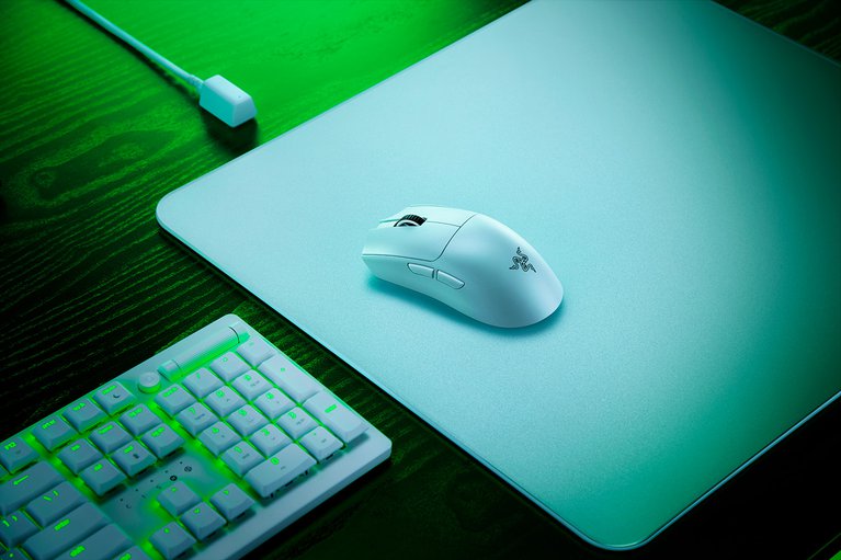 Razer Viper V3 Pro - White -view 1