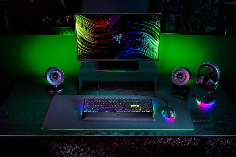 Razer BlackWidow V4 - 綠軸 - US - 檢視 1