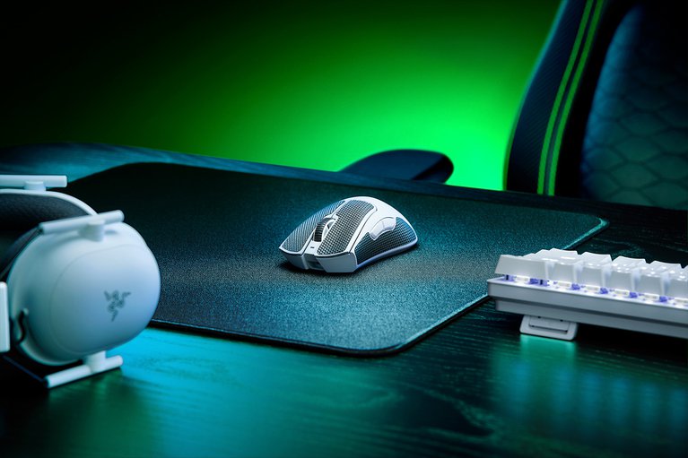 Razer DeathAdder V3 Pro - Blanca - Classic Base - 1000 Hz -view 1