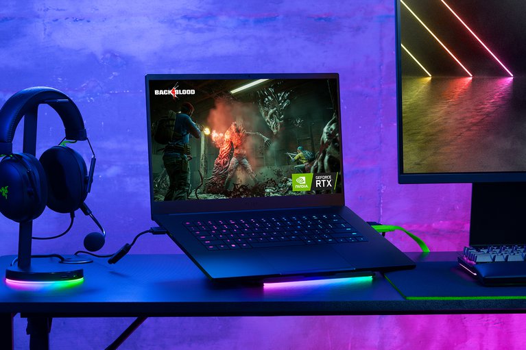 Razer Blade 15 - QHD 240 Hz - GeForce RTX 4070 - 블랙 - 1 보기