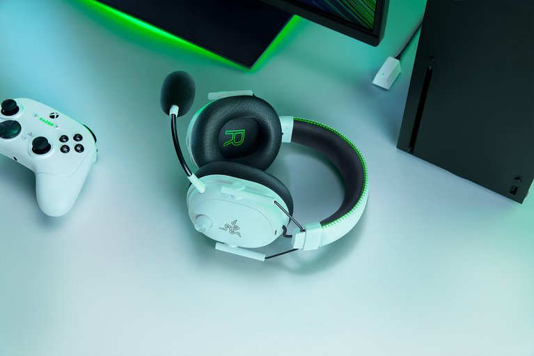 Razer BlackShark V3 Pro for Xbox - White -view 1
