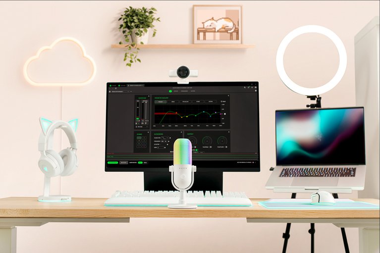 Razer Seiren V3 Chroma 32-Bit DSP - White -view 1
