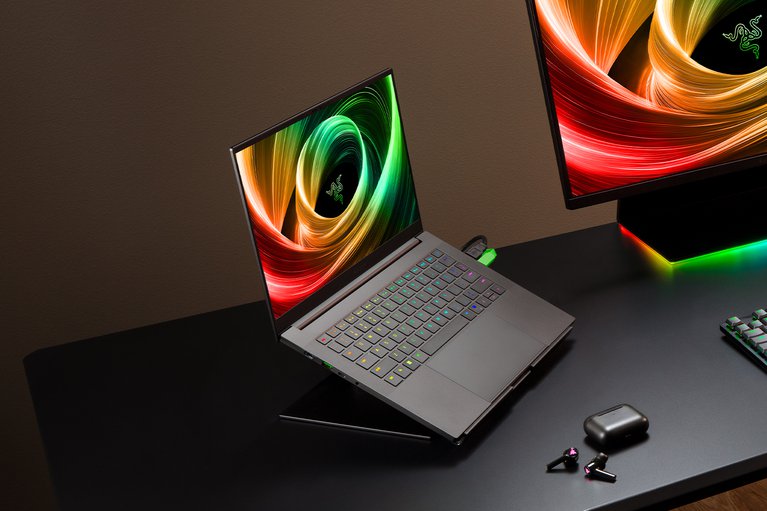 Razer Blade 14 - 3K 120 Hz OLED - GeForce RTX 5060 - 블랙 - 1 보기