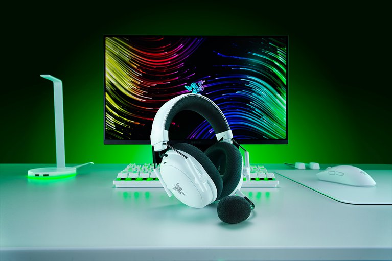 Razer BlackShark V3 Pro - White -view 1