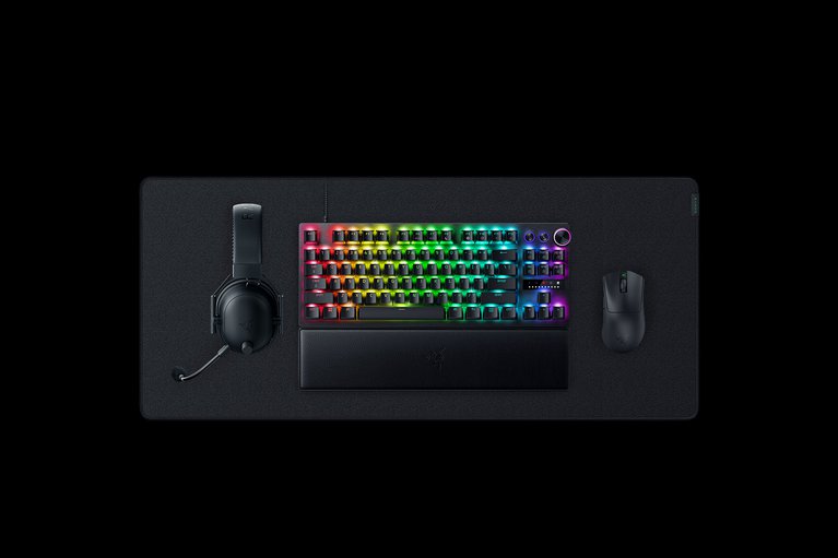 Razer Huntsman V3 Pro TKL + DeathAdder V3 Pro HP + BlackShark V2 Pro + Strider XXL Bundle - 1 보기