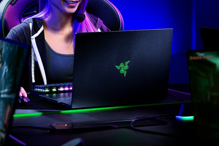 Razer Blade 16 - Dual UHD+FHD+ Mini-LED - GeForce RTX 4070 - Black -view 1