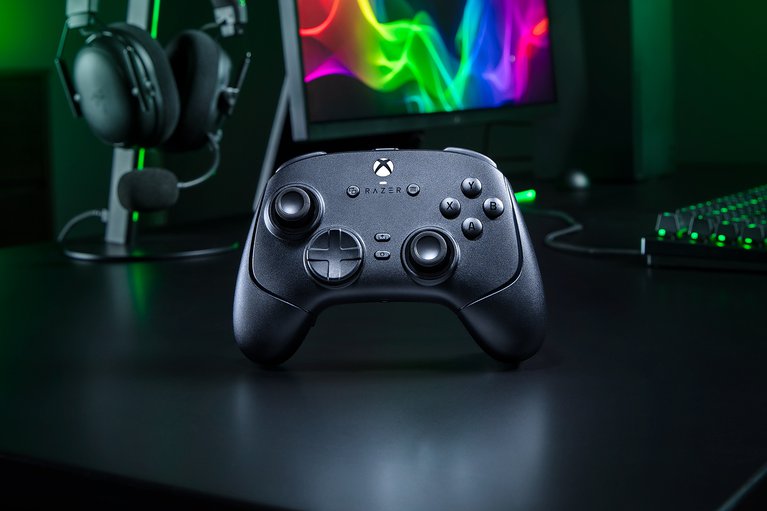 Razer Wolverine V4 Pro -view 1
