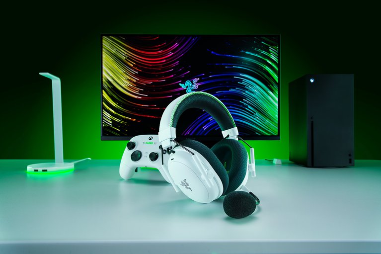 Razer BlackShark V3 Pro for Xbox - White -view 1