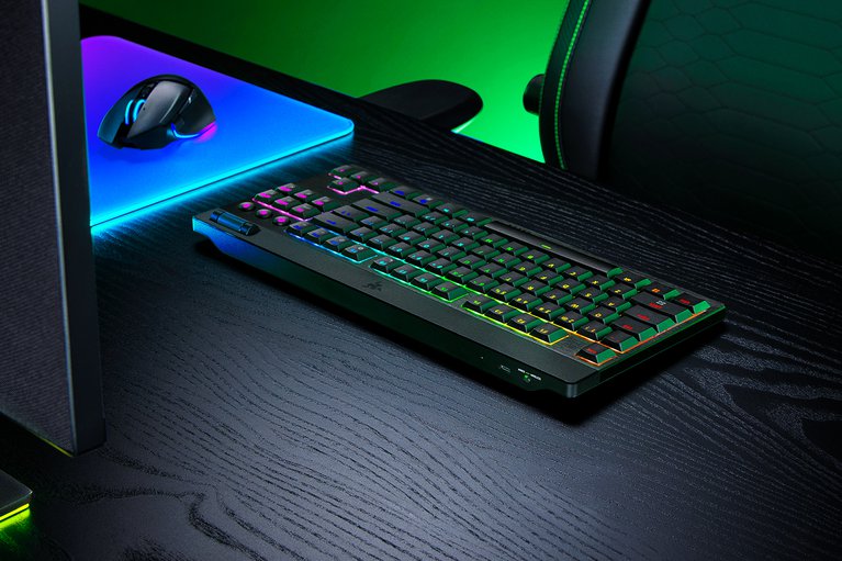 Razer BlackWidow V4 Low-Profile Tenkeyless HyperSpeed - Switch verdi - US -view 1
