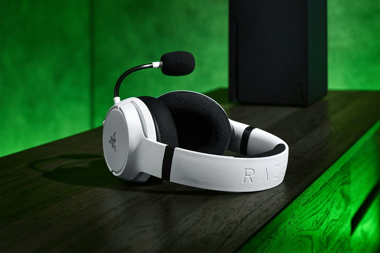 Razer Kaira X for Xbox (White) Lay Down