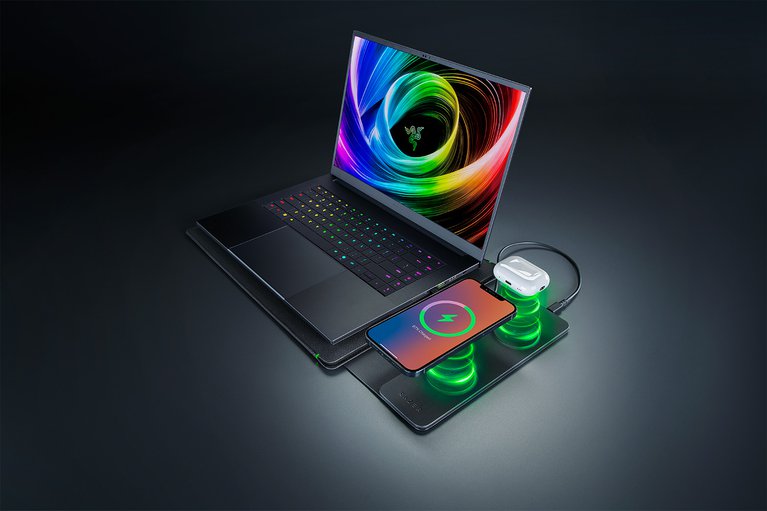 Razer Laptop Sleeve 16 with Wireless Charging for Devices -view 1