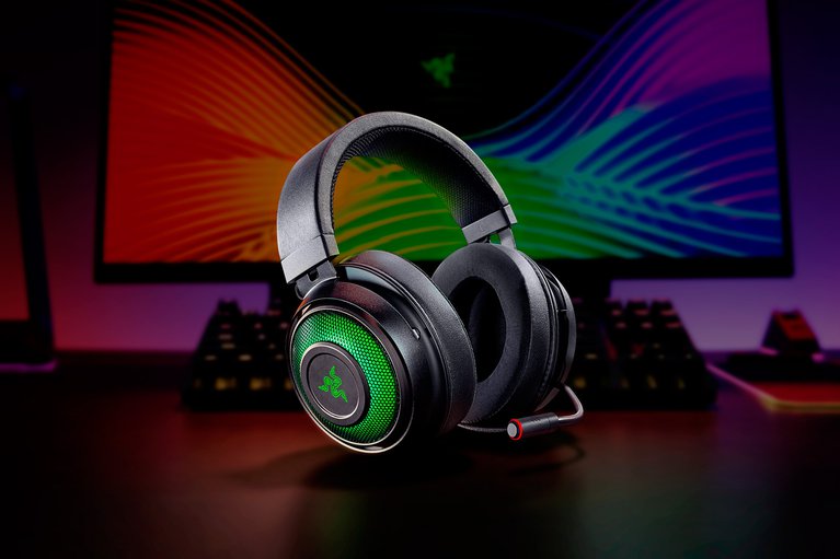 Razer Kraken Ultimate on Razer Workstation (Warm RGB Theme) Defocused