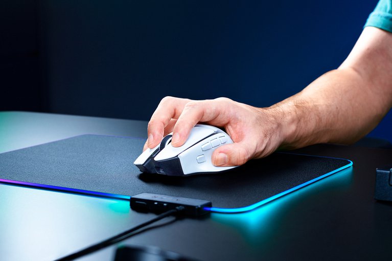 Razer Basilisk V4 HyperSpeed - White -view 1