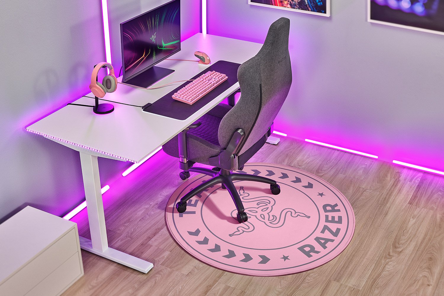 Team Razer Floor Mat (Quartz) with Razer Workstation (Pink Theme)