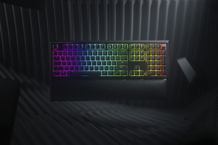 Razer Ornata V2 Wave Sponge Room