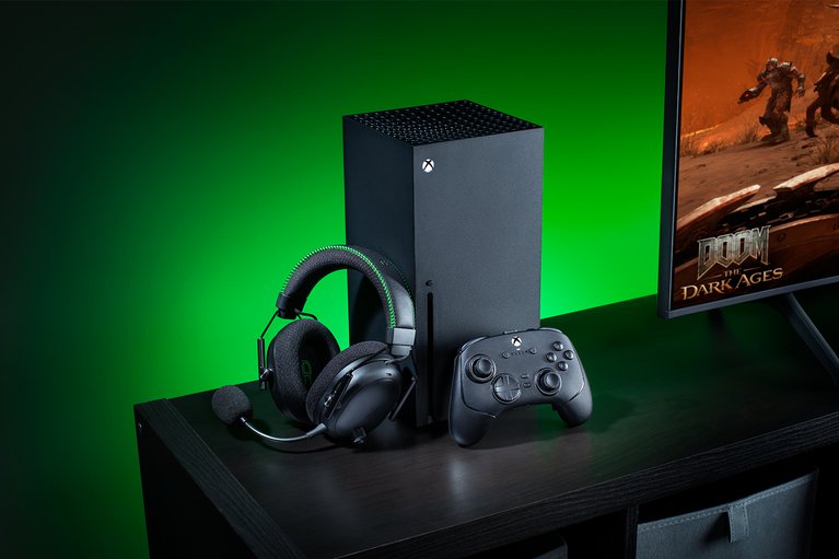 Razer Wolverine V4 Pro -view 1