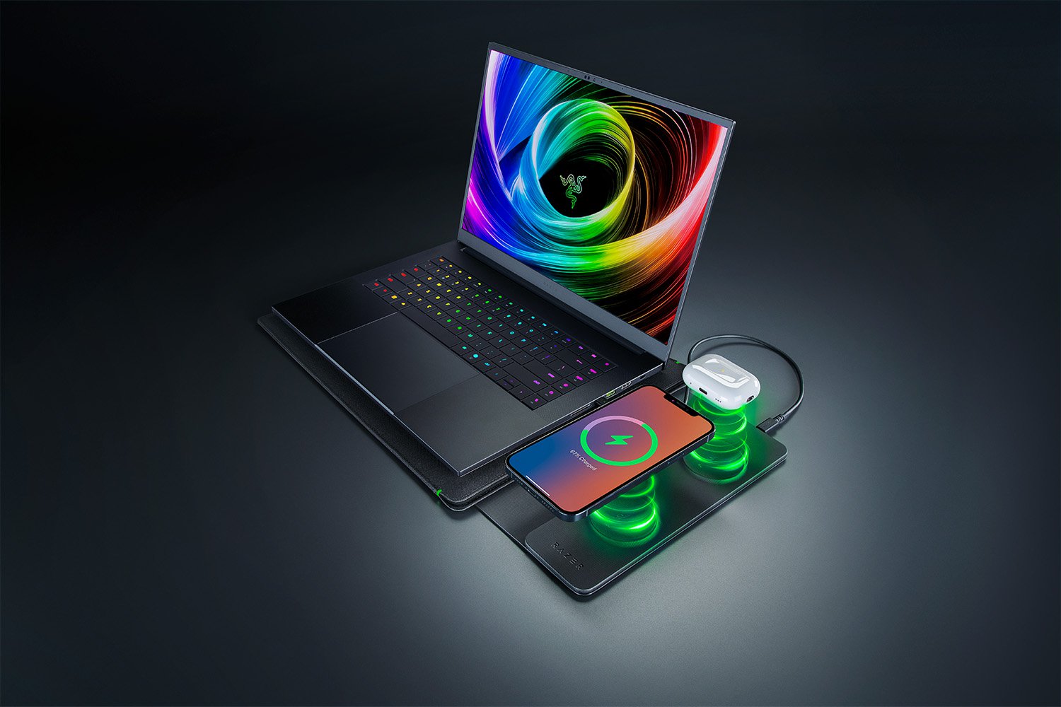 Razer Laptop Sleeve 16 with Wireless Charging for Devices