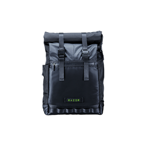 Un sac à dos plus spacieux et polyvalent qui se remplit par le haut et s’adapte à tous les temps