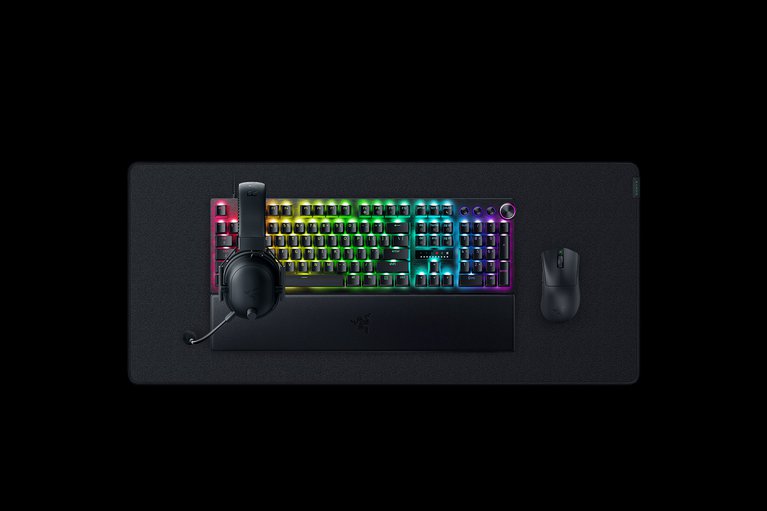 Razer Huntsman V3 Pro + DeathAdder V3 Pro HP + BlackShark V2 Pro + Strider XXL Bundle -view 1