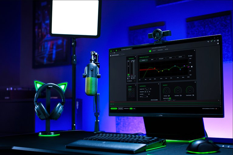 Razer Seiren V3 Chroma 32-Bit DSP - Black -view 1