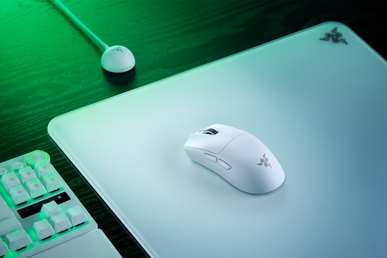 Razer Viper V4 Pro - White -view 1