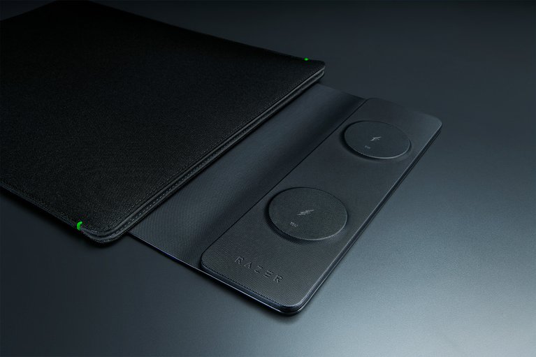 Razer Laptop Sleeve 16 with Wireless Charging for Devices -view 1