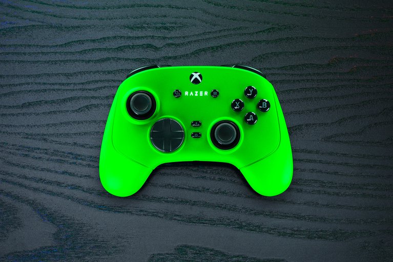 Razer Wolverine V3 Pro - Esports Green Edition -view 1