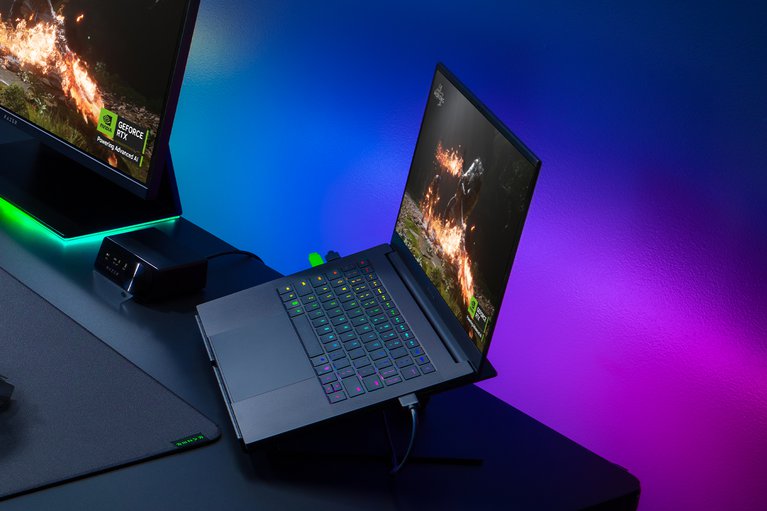Razer Blade 14 - 3K 120 Hz OLED - GeForce RTX 5060 - 블랙 - 1 보기