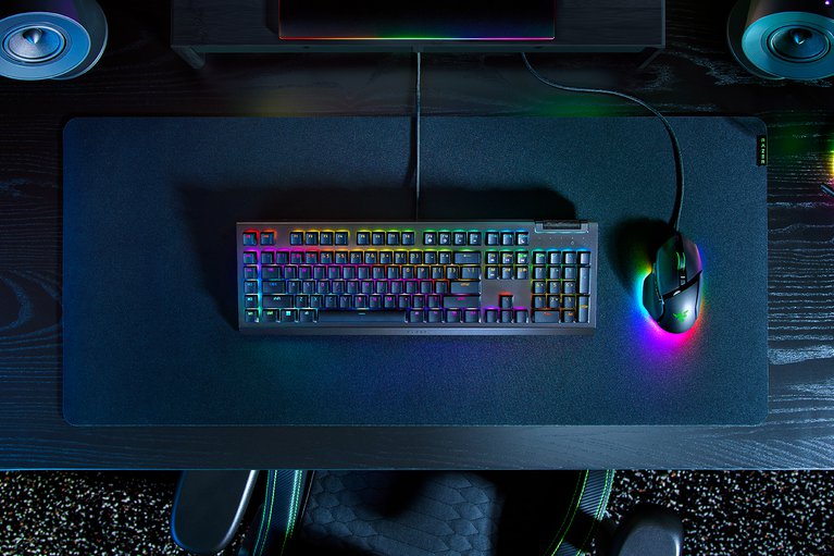 Razer BlackWidow V4 X - 綠軸 - US - 黑色 - 檢視 1