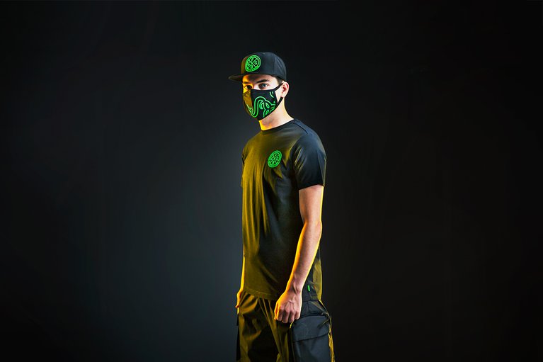 Razer Emblem Tee XXL Male Model - Black Background Backlit